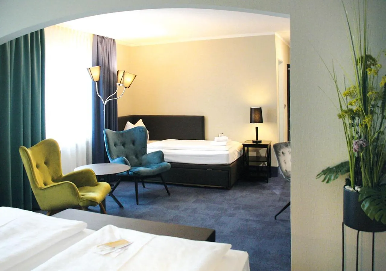Avia Hotel Ratisbona 4*,